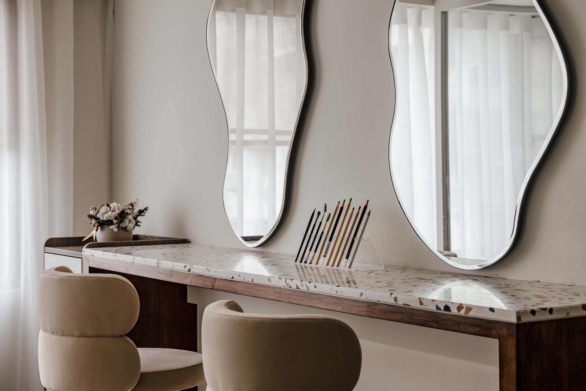 台北專業肌膚管理與霧眉定妝